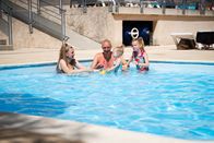 En famille dans l'eau